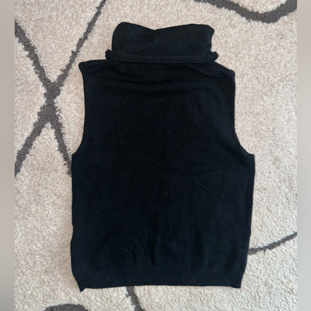 Brandy Melville Turtleneck Sleeveless Top - Picture 2 of 7